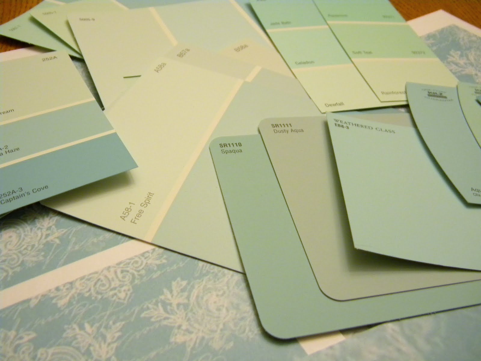 *Queen Bee Cottage* New Do in A Room